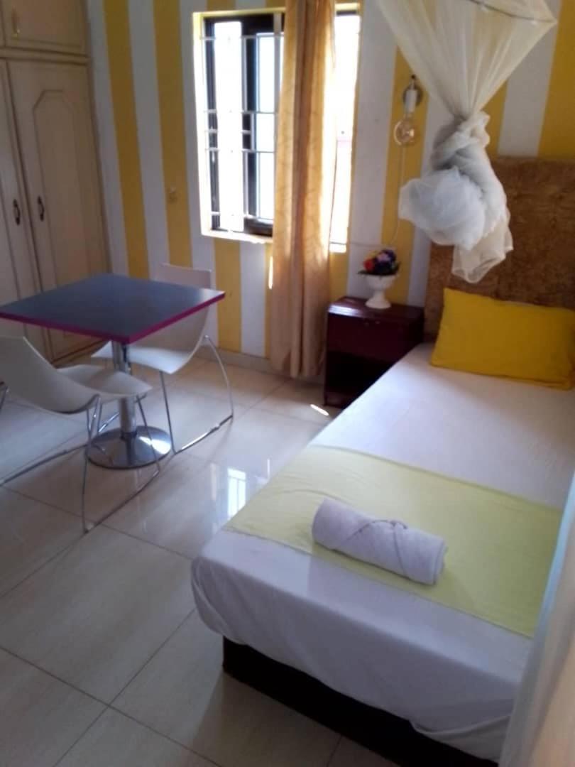 Zunox Guest House Φρίταουν Εξωτερικό φωτογραφία